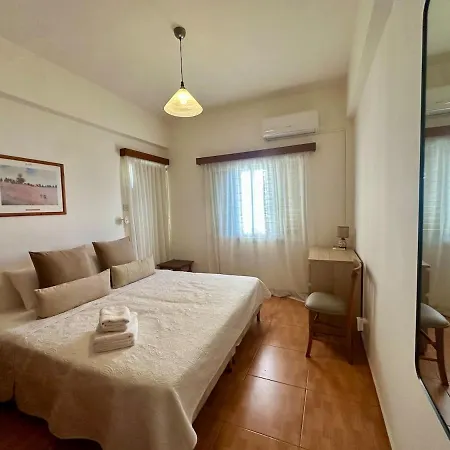 2 Bedroom Flat By The Sea 라르나카