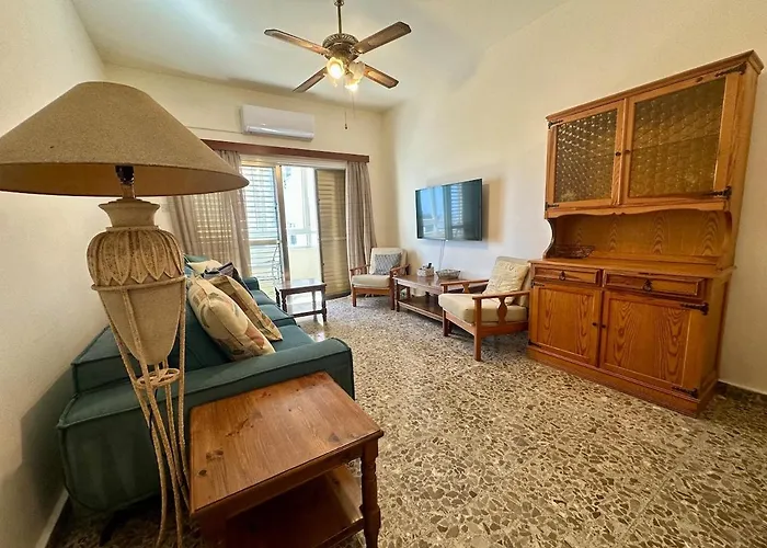 2 Bedroom Flat By The Sea