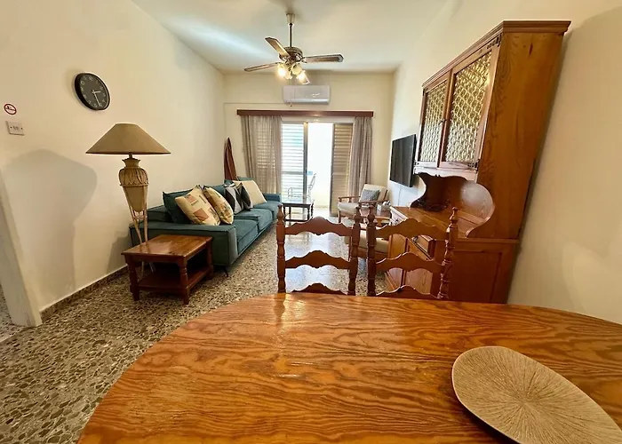 Апартаменты 2 Bedroom Flat By The Sea *